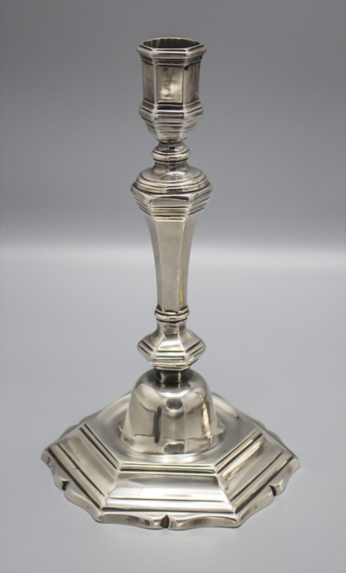 Paar Louis XVI Kerzenleuchter  / Paire de flambeaux / A pair of silver candlesticks, Louis ... - Bild 3 aus 9