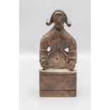 Taschenuhrenständer 'betende Frau' / A pocket watch holder with a praying woman, ...