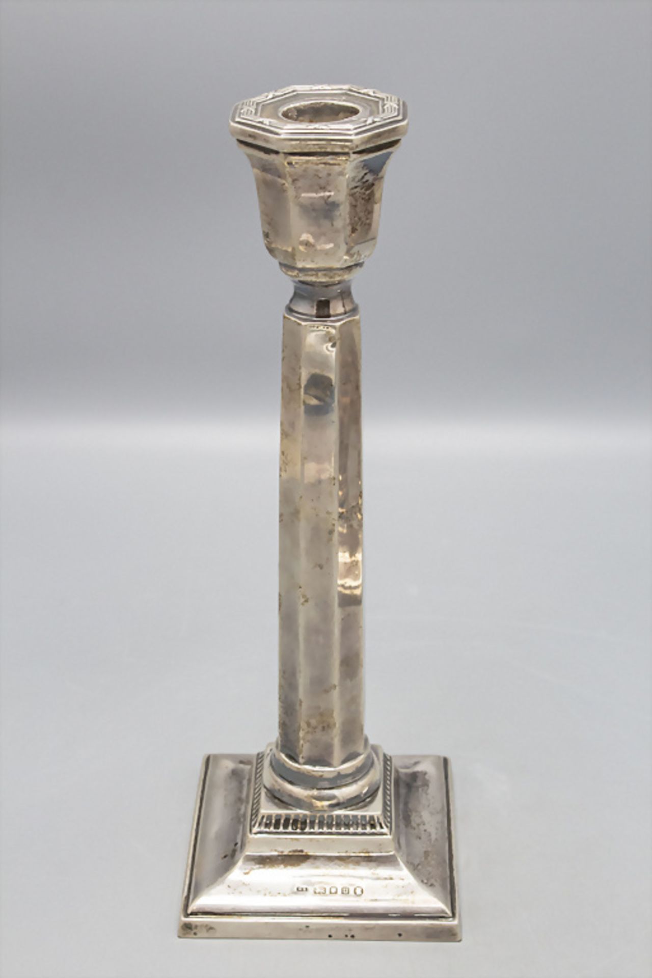 Paar Kerzenleuchter / A pair of silver candleholders, Morris Salkind, London, 1935 - Bild 2 aus 6