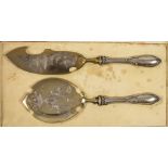 2 Teile Vorlegebesteck im Etui / A set of 2 pieces of serving cutlery, Frankreich, um 1900
