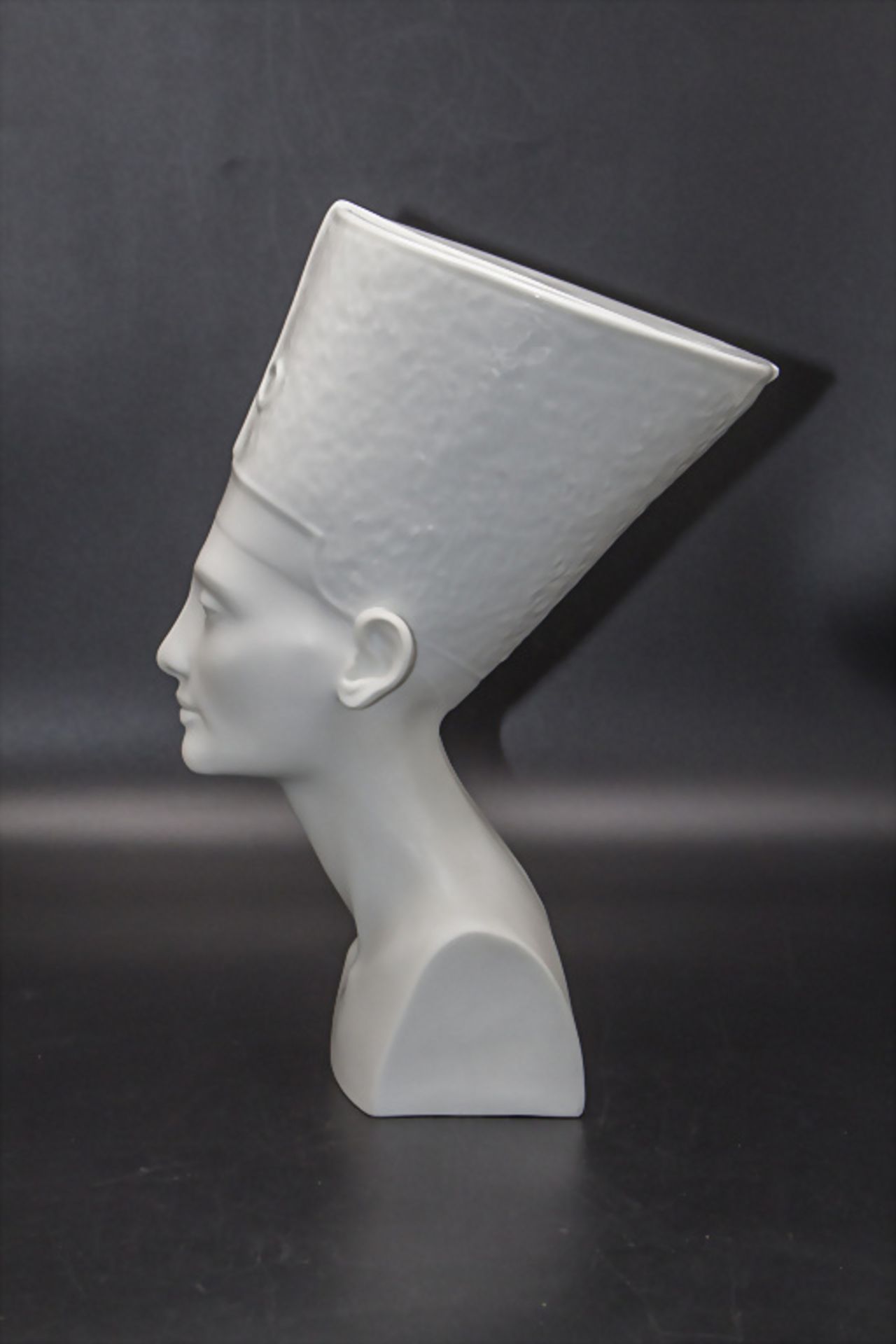 Porzellanfigur 'Büste der Nofretete' / A porcelain figure 'The bust of Nefertiti', Rosenthal, ... - Bild 2 aus 5