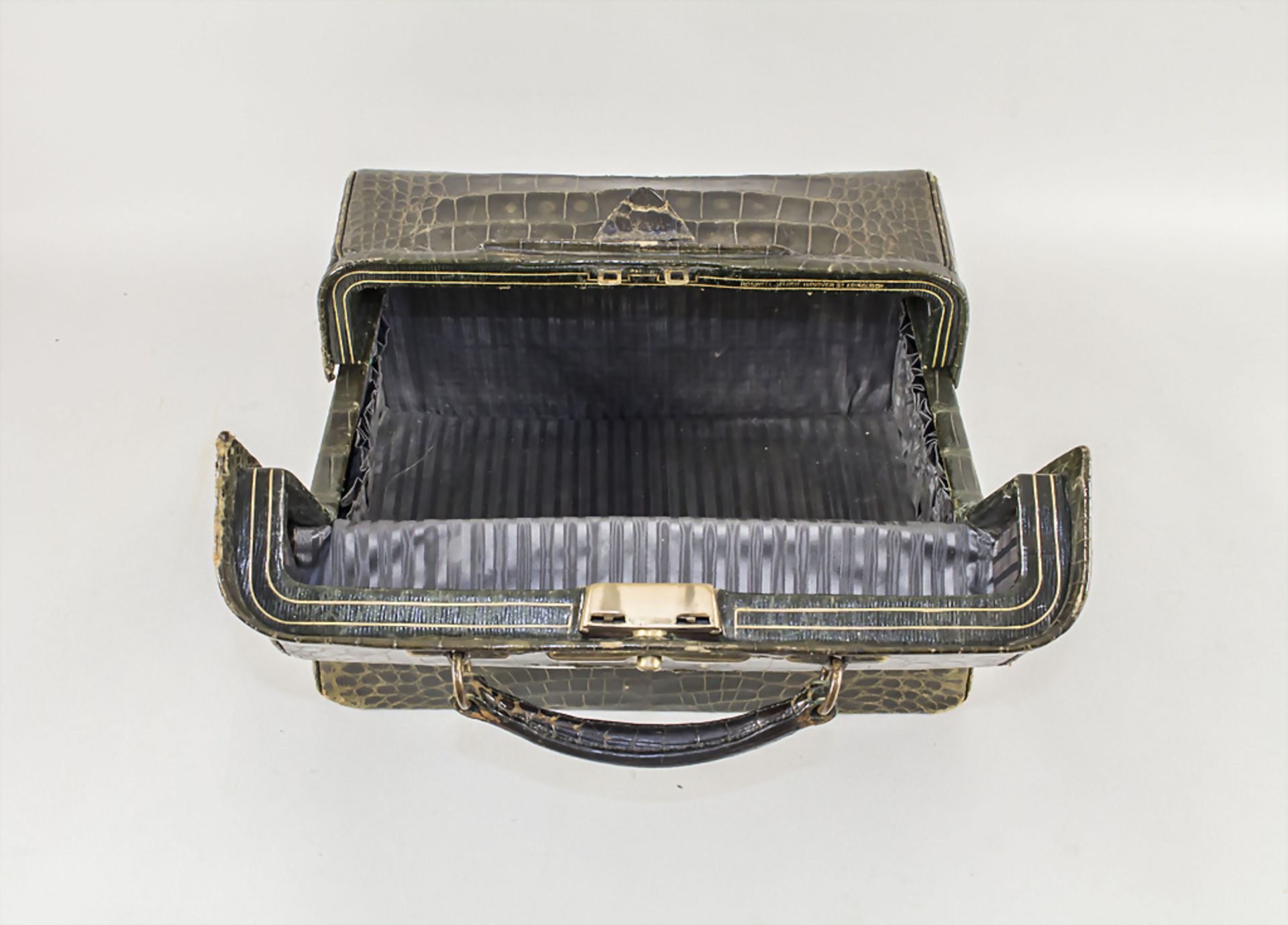 Kosmetikkoffer aus Leder / A leather beauty case, Edinburgh, um 1900 - Image 3 of 8