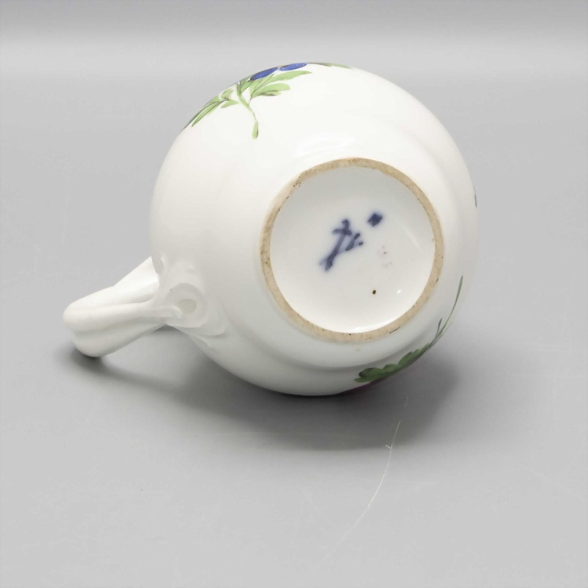 Milchkännchen mit Blumenbouquet / A milk jug with flower bouquet, Meissen, Marcolini-Periode, ... - Bild 5 aus 5