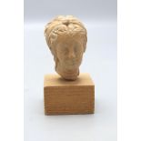 Römischer Frauenkopf, 2.-3. Jh. nach Christus / Roman head of a woman female terracotta bust, ..