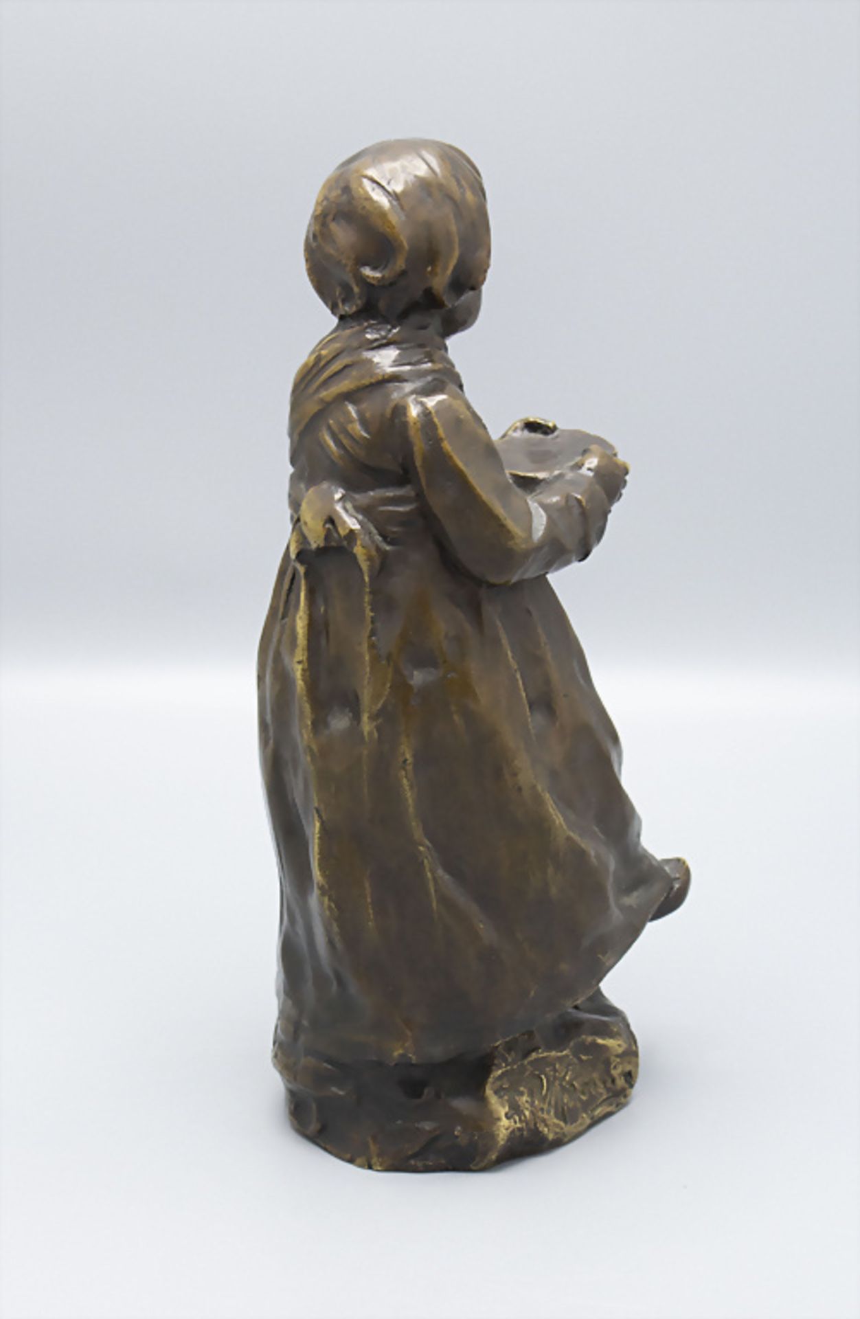 Bronze Figur 'kleines Mädchen mit Schale' / A bronze figure of a girl holding a bowl, F.P. ... - Image 3 of 6