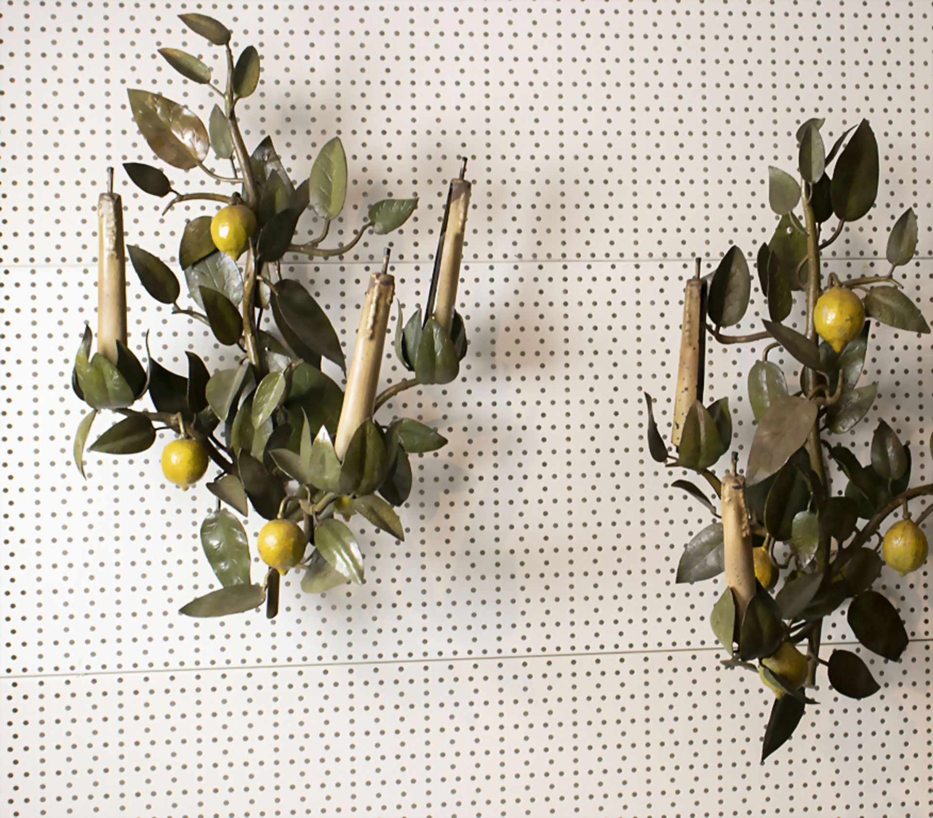 Paar ausgefallene Wandlampen mit Zitronen / A pair of Italian Amalfi lemon tree toleware wall ...