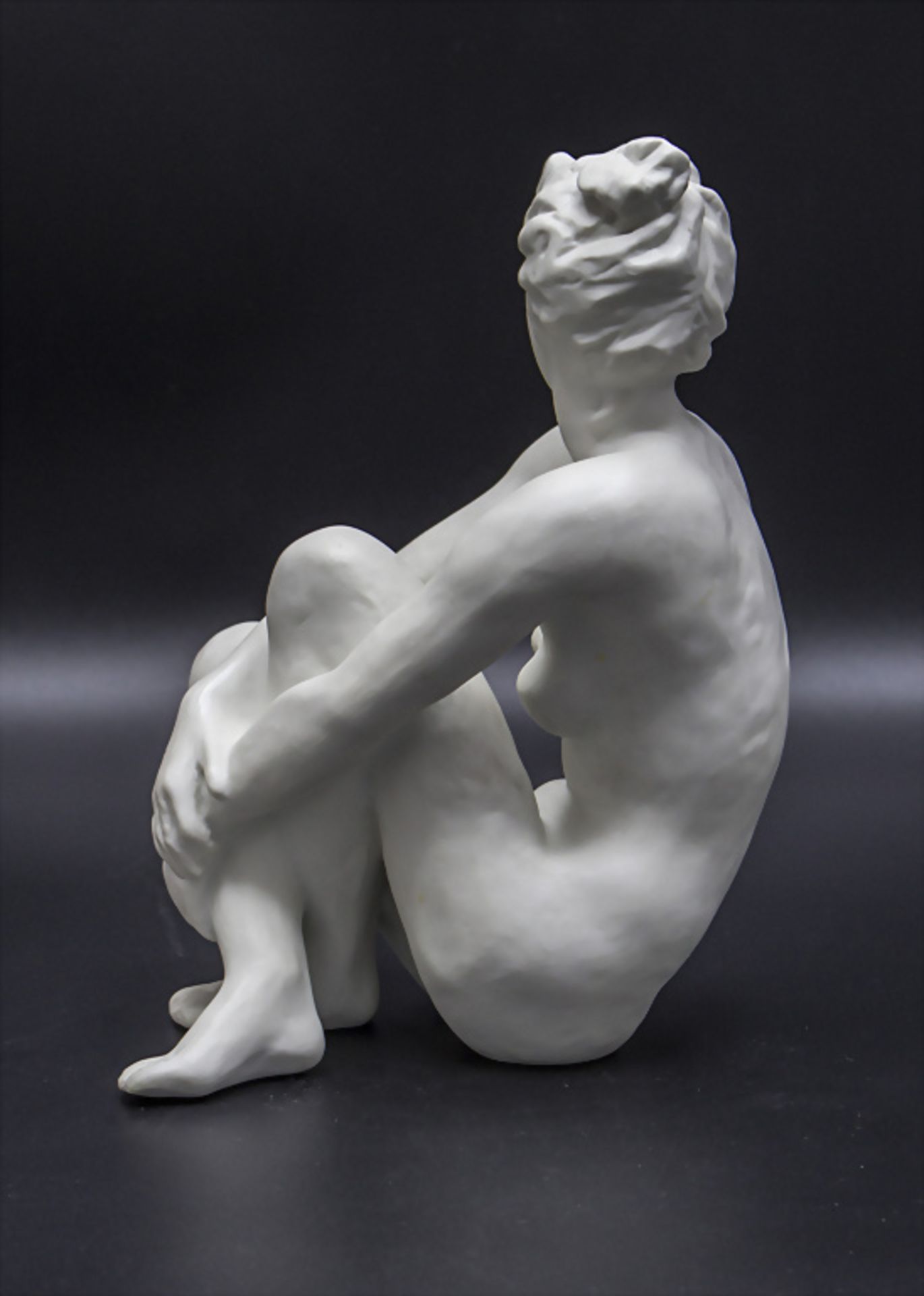 Porzellan Akt 'Die Sitzende' / A porcelain sculpture of a sitting nude, Lore Friedrich-Gronau, ... - Image 3 of 5