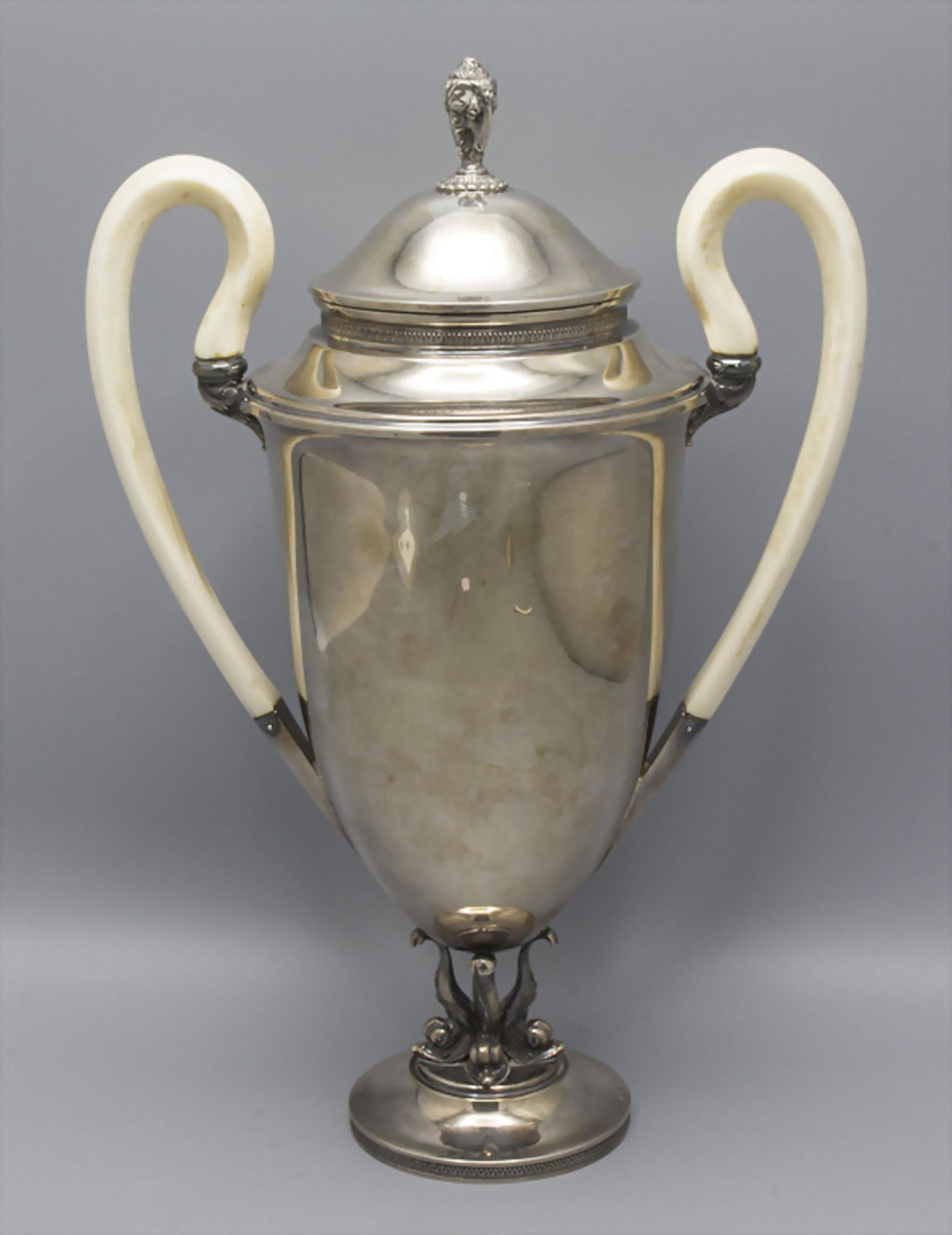 Henkelpokal / A silver cup, Wolfers Frères, Brüssel, um 1920 - Bild 2 aus 8