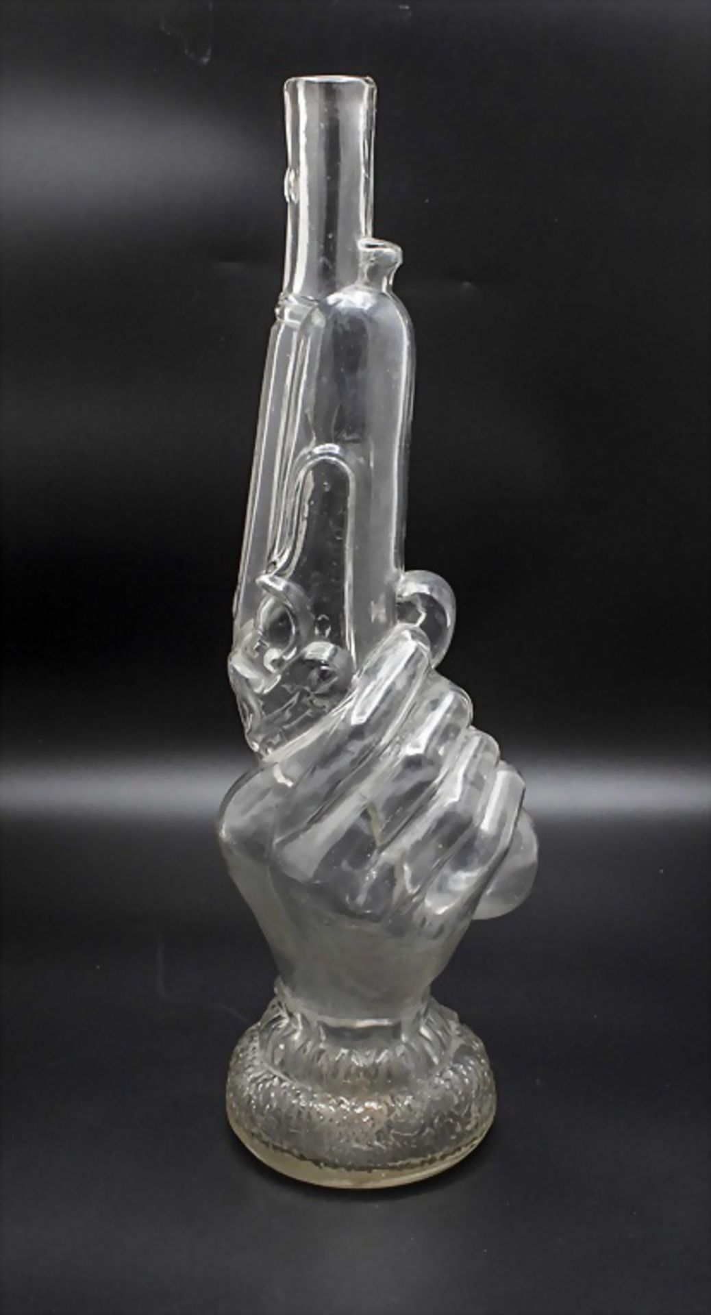 Glasflasche 'Hand mit Pistole' / Bouteille à sujet LEGRAS 'Main au pistolet' / A glass bottle ...