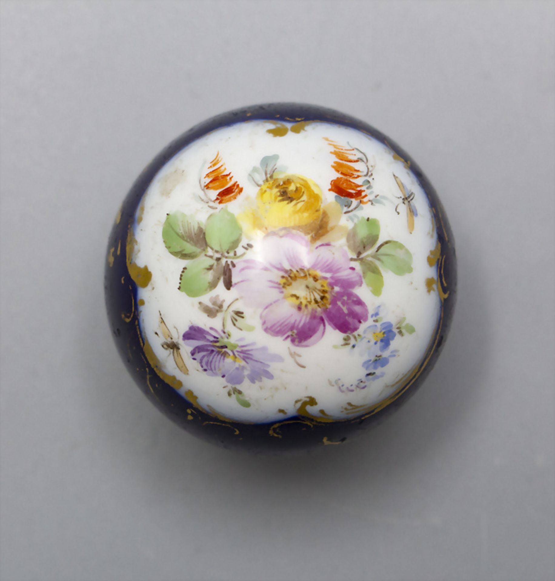 Stockknauf mit Blumenbouquet / A porcelain cane handle with flowers, Meissen, 19. Jh.