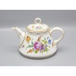 Teekanne mit Blumenmalerei / A tea pot with painted flowers, Karl Richard Klemm, Dresden, 20. Jh.