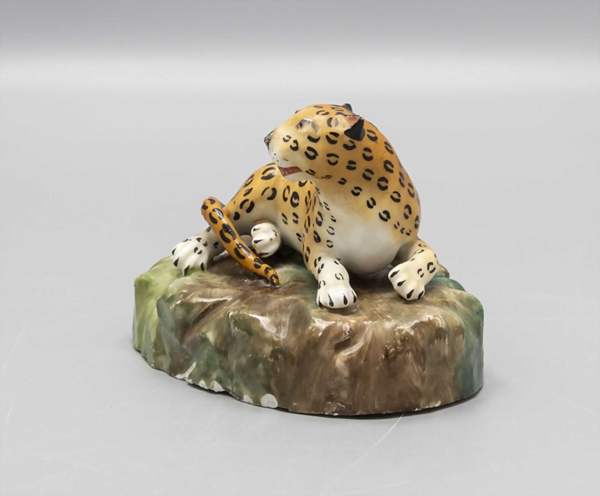 Liegender Leopard / A declining leopard, Jacob Petit, Paris, Anfang 19. Jh. - Image 2 of 6