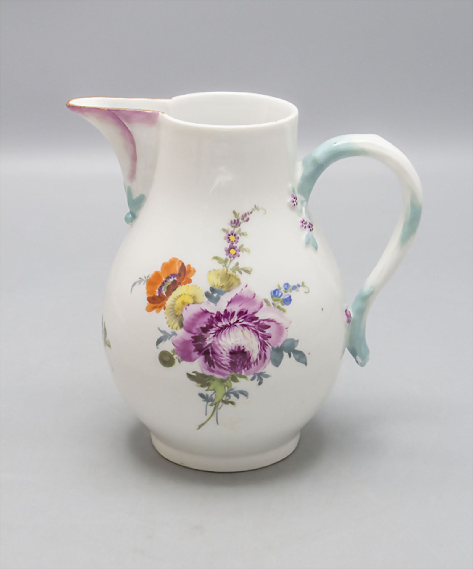 Milchkanne mit Blumenbouquets / A creamer with flower bouquets, Meissen, Punktzeit 1763-74