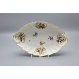 Meissen Blattschale mit Vogelmalerei / A leaf shaped bowl with birds, Meissen, Punktzeit, 1763-1774