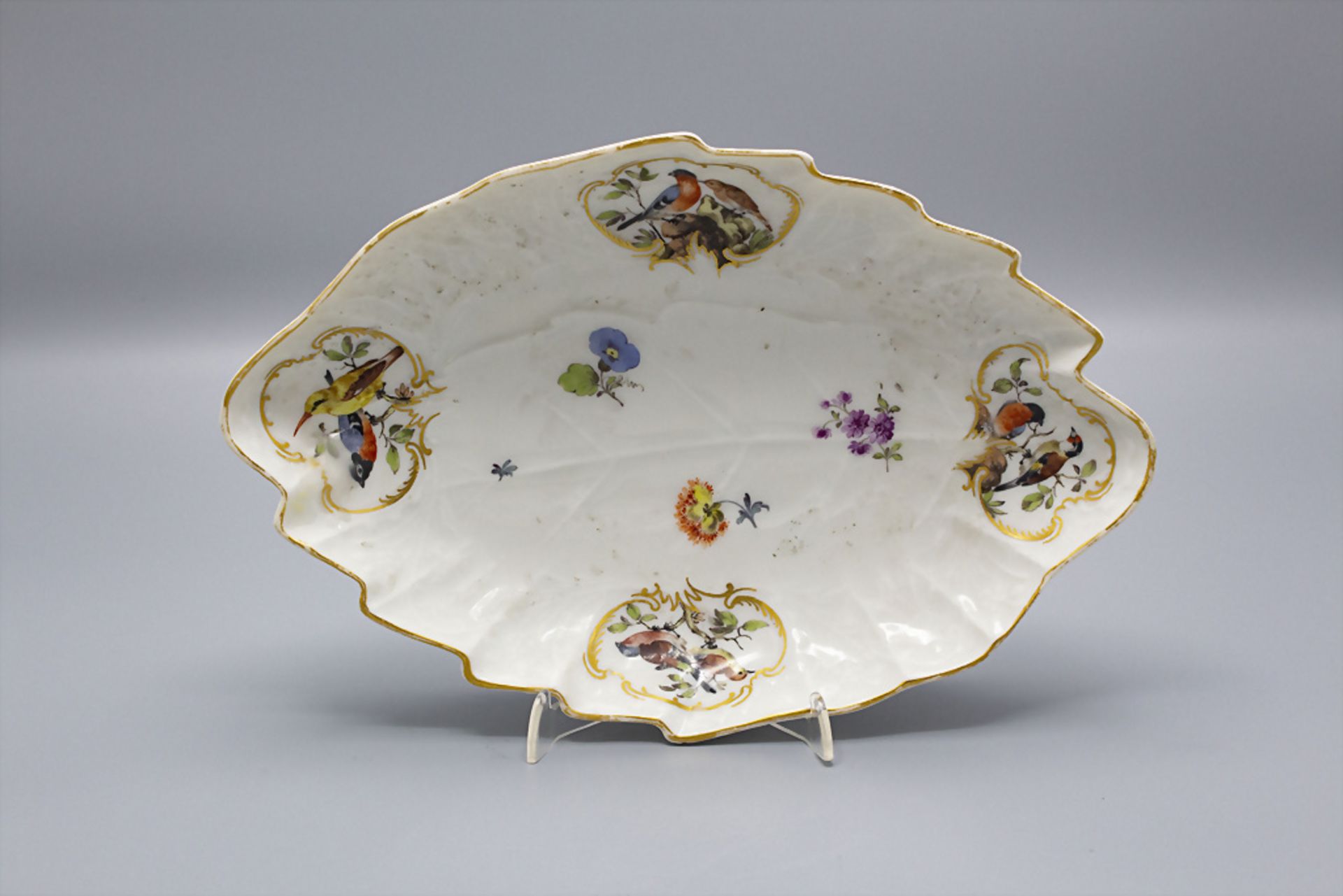 Meissen Blattschale mit Vogelmalerei / A leaf shaped bowl with birds, Meissen, Punktzeit, 1763-1774