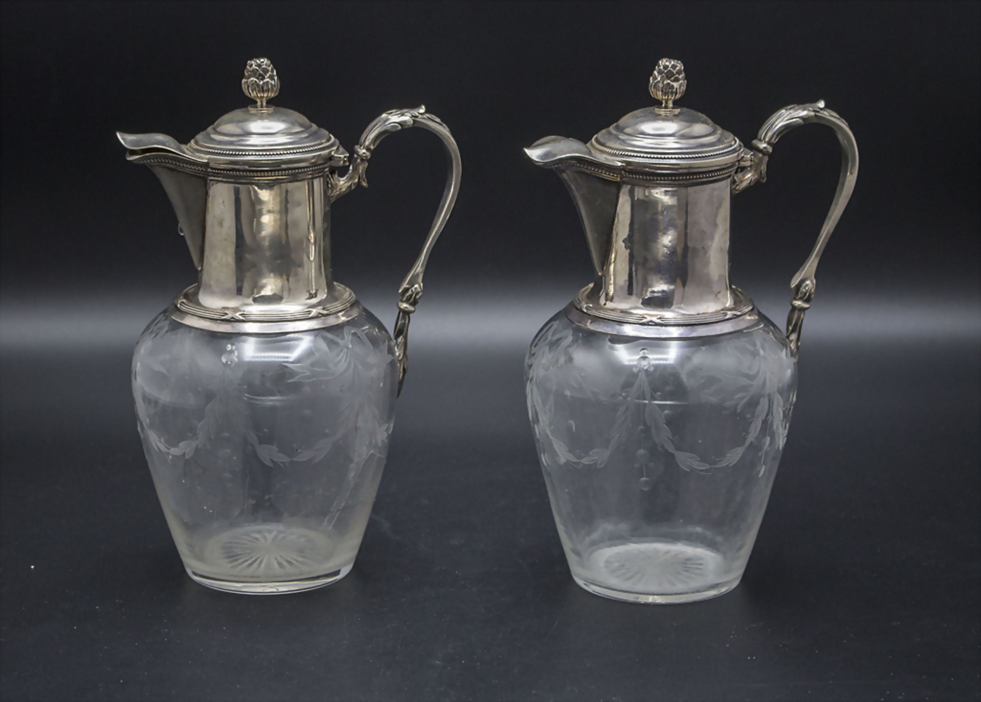 Paar Karaffen / A pair of decanters with silver mounts, Paris, um 1900