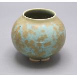 Kleine grüne Keramikvase / A small green ceramic vase, 20. Jh.