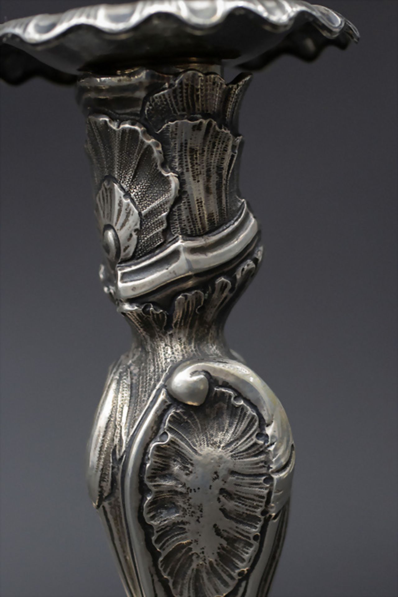 Paar Rokoko Kerzenleuchter / A pair of Rococo silver candlesticks, Johann Wilhelm Dammann, ... - Image 4 of 8