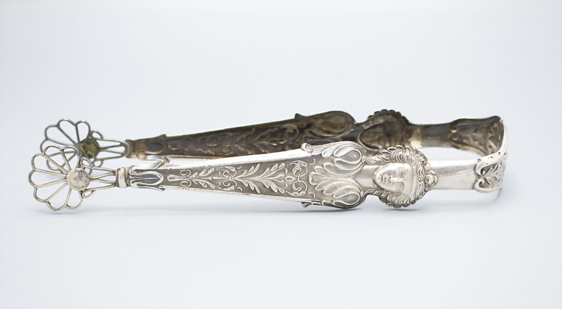 Zuckerzange mit Engelsköpfen / Sugar tongs with angel heads, wohl deutsch, um 1820