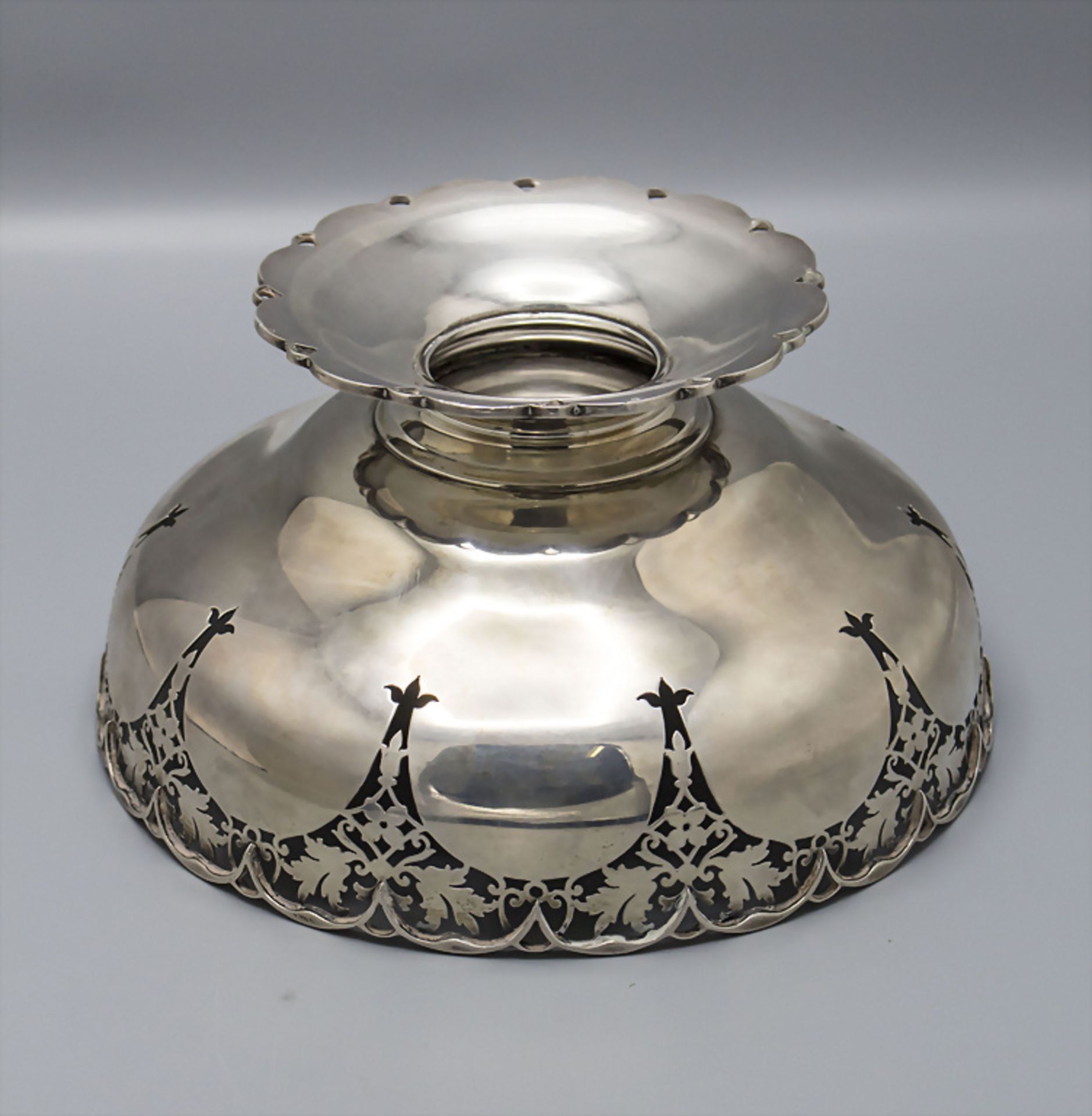 Silberschale mit Glaseinsatz / A Sterling silver fruit bowl, Mappin & Webb, London, 20. Jh. - Bild 3 aus 5