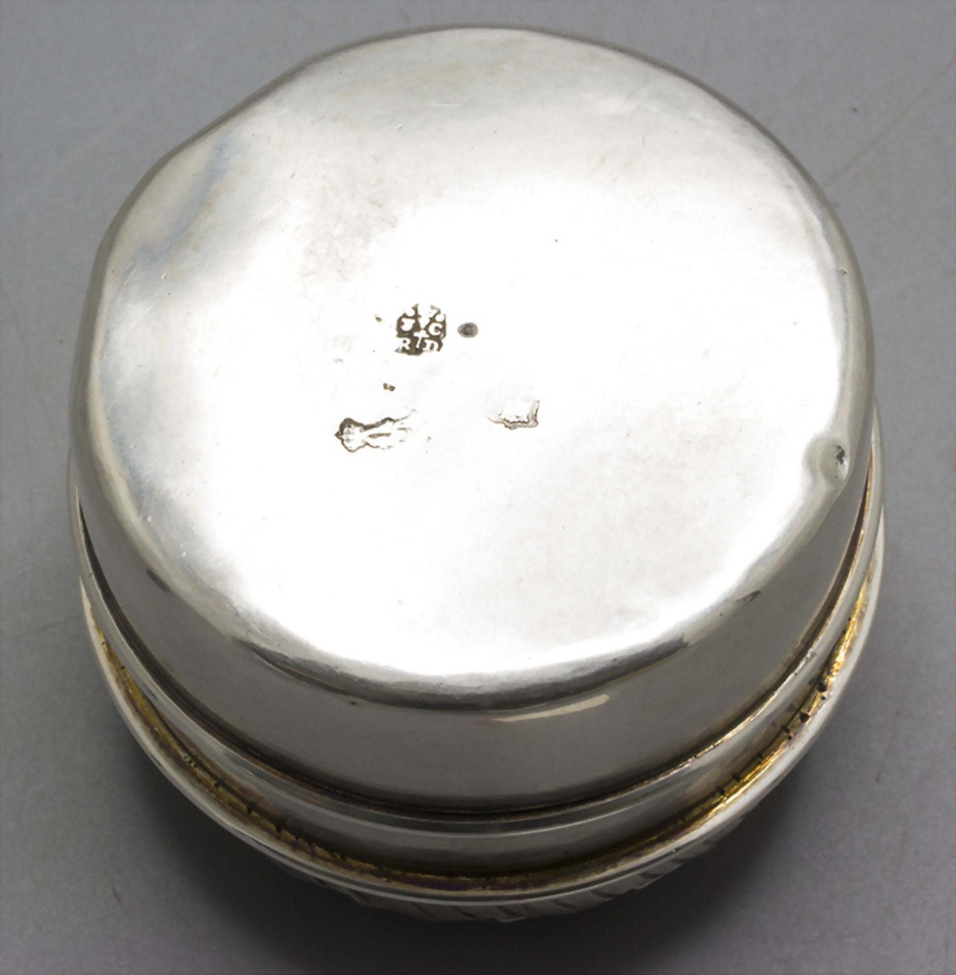 Runde Barock Tabatiere / Schnupftabakdose / A Baroque silver snuffbox, Jean-Charles Roquillet ... - Image 4 of 7