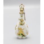 Seltener Porzellanflakon mit Goldchinoiserien / A rare porcelain perfume bottle with gilded ...