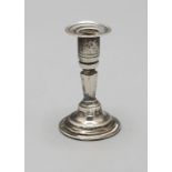 Miniatur Kerzenleuchter / A Sterling silver miniature candle holder, Birmingham, 1847