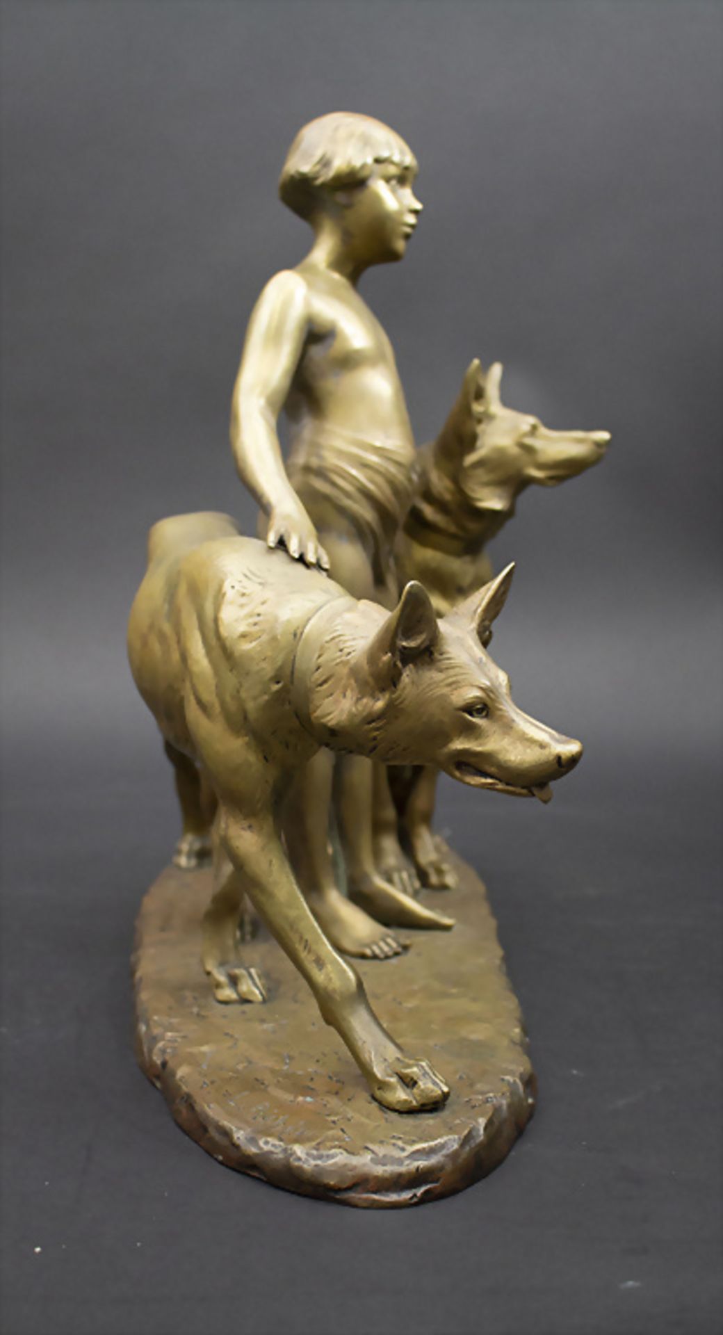 Louis RICHÉ (1877-1949), Bronzeplastik 'Mädchen mit zwei Hunden' / A bronze sculpture 'Girl ... - Bild 6 aus 9