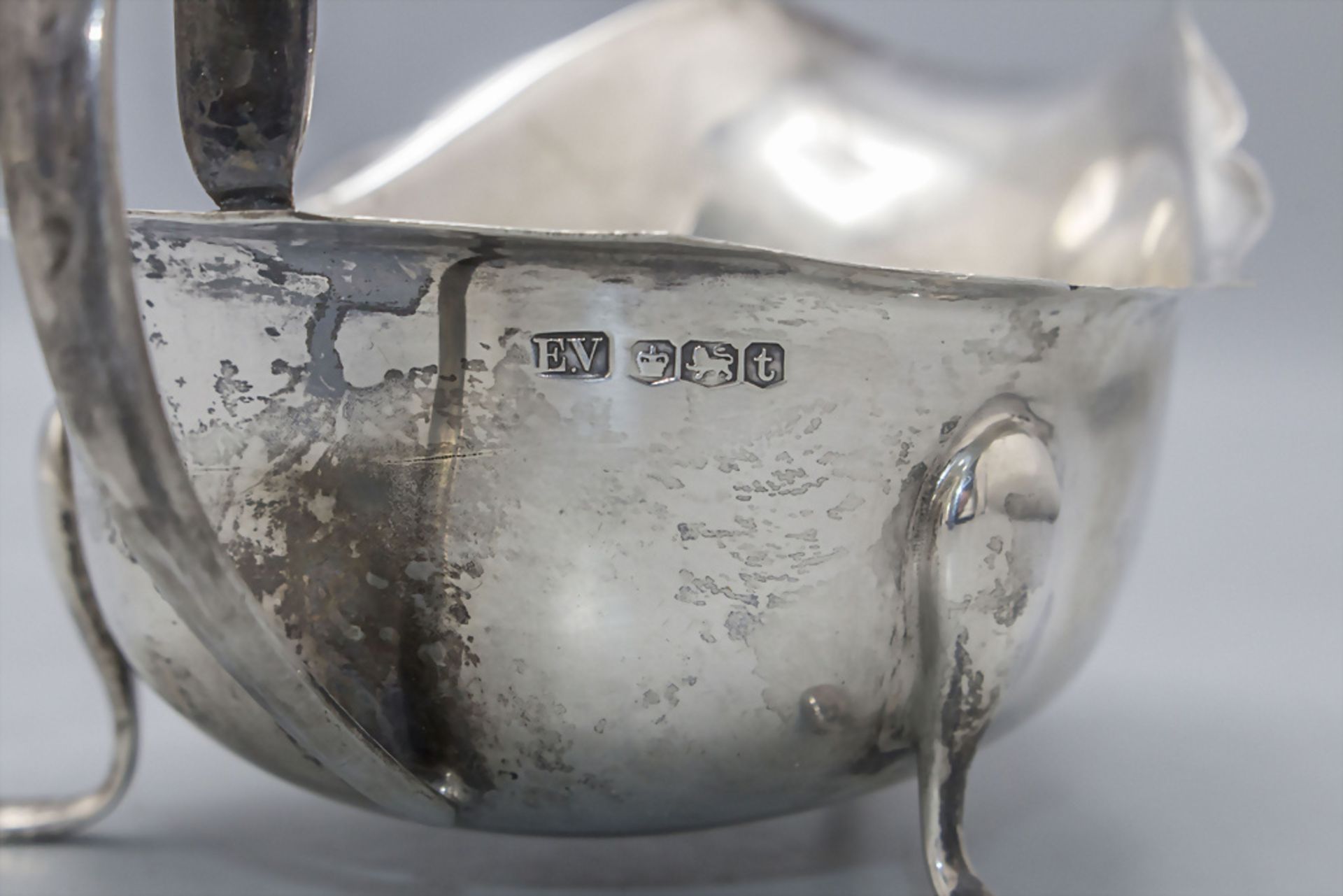 Sauciere auf drei Füßen / A silver sauce boat, Edward Viner, Sheffield, 1936 - Image 4 of 5