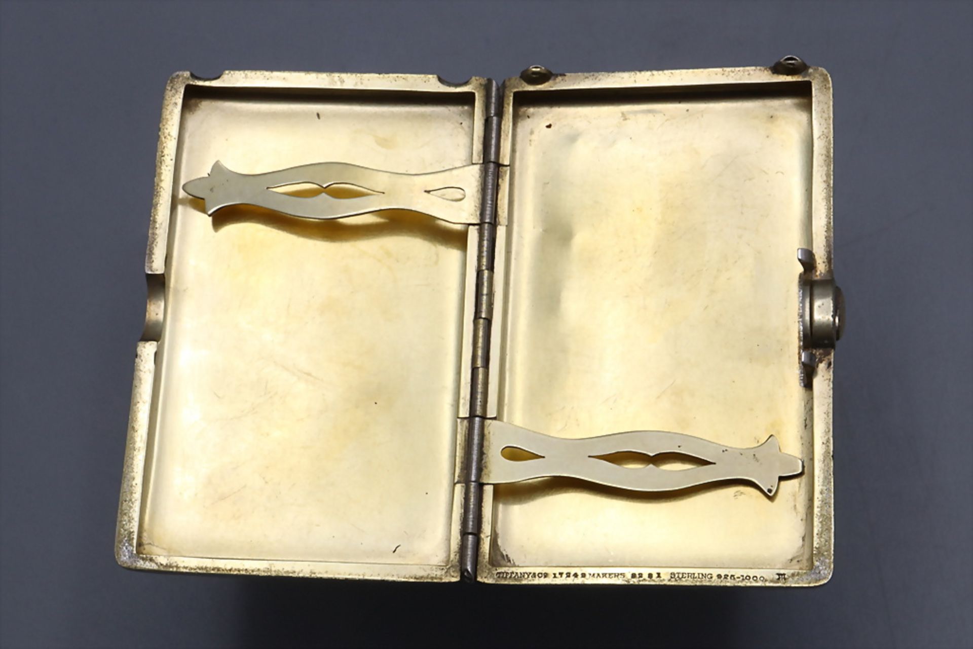 Art Déco Zigarettenetui / An Art Deco silver cigarette case, Tiffany & Co., New York, um 1920 - Image 2 of 7