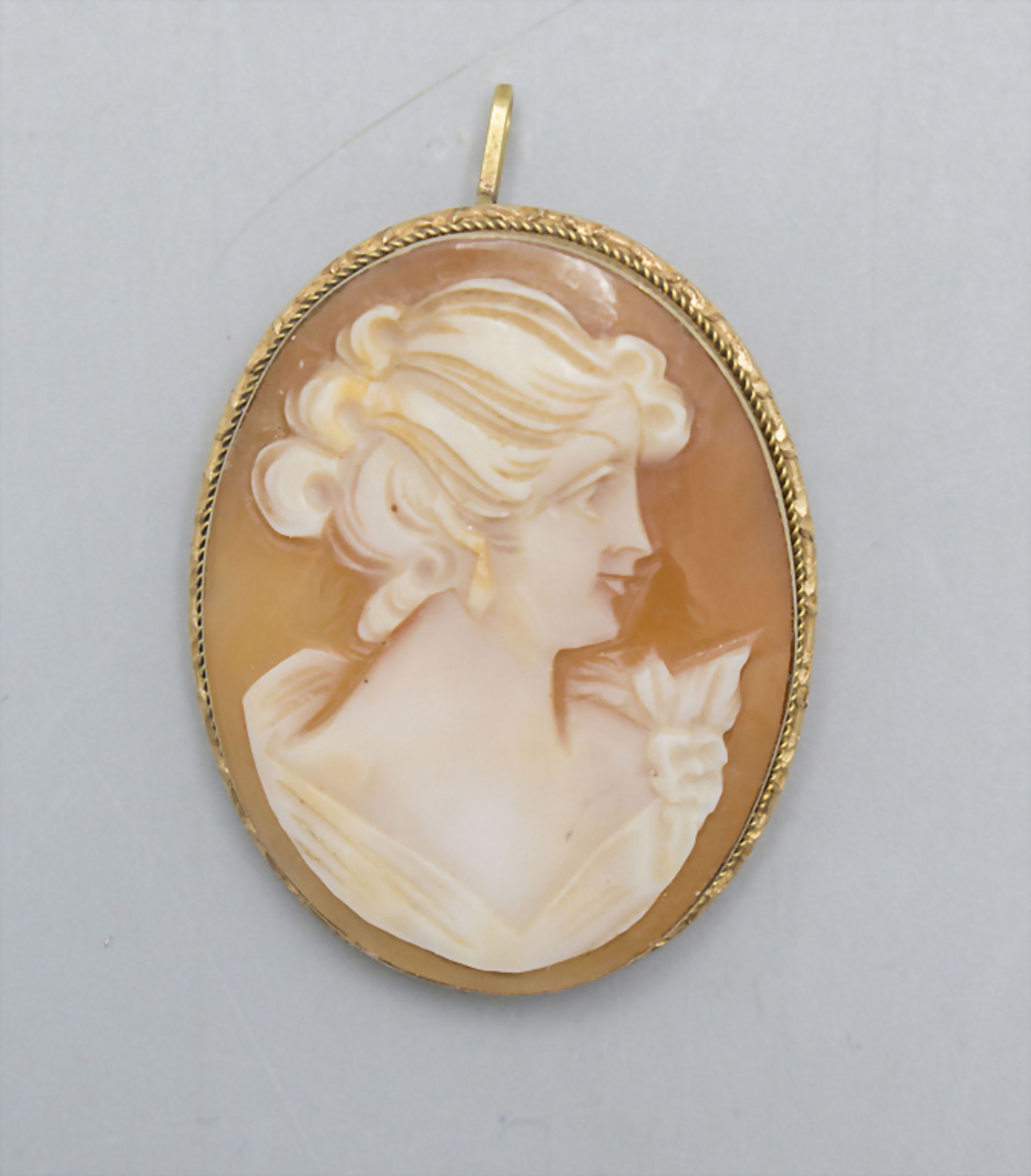 Gemme mit Goldfassung / A gem with 14 ct gold frame, Italien, 20. Jh.