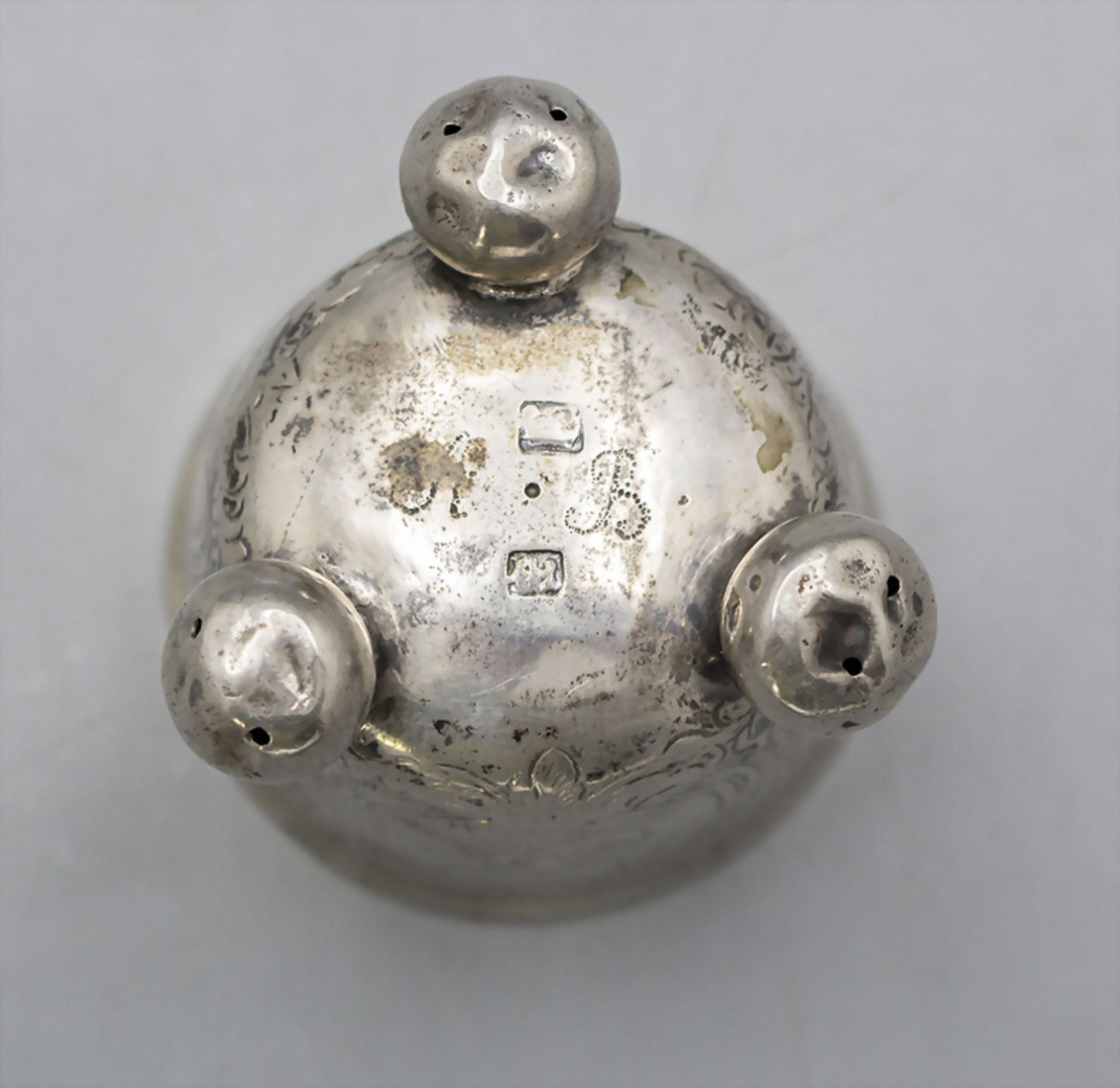 Kugelfußbecher / A silver beaker on ball feet, norddeutsch oder Friesland, 18. Jh. - Image 6 of 11