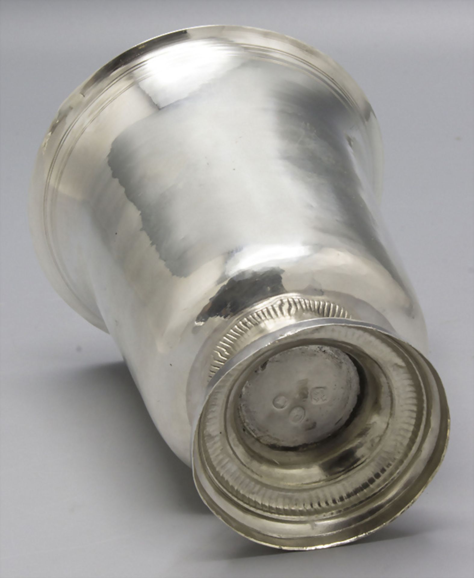 Glockenbecher / A bell shaped silver beaker, Avignon, 1803-1809 - Image 4 of 8