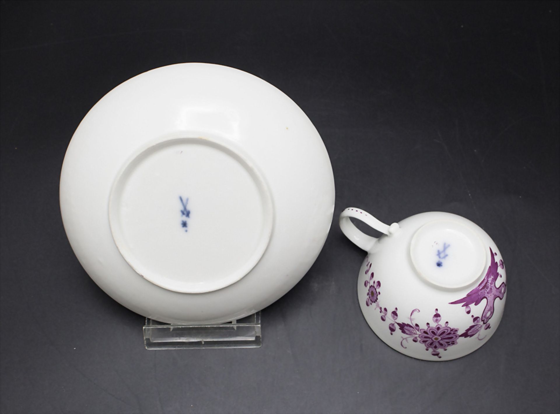 Tasse mit Untertasse mit 'Indisch Purpur' Malerei / A cup with saucer with Indian Purple ... - Bild 3 aus 4