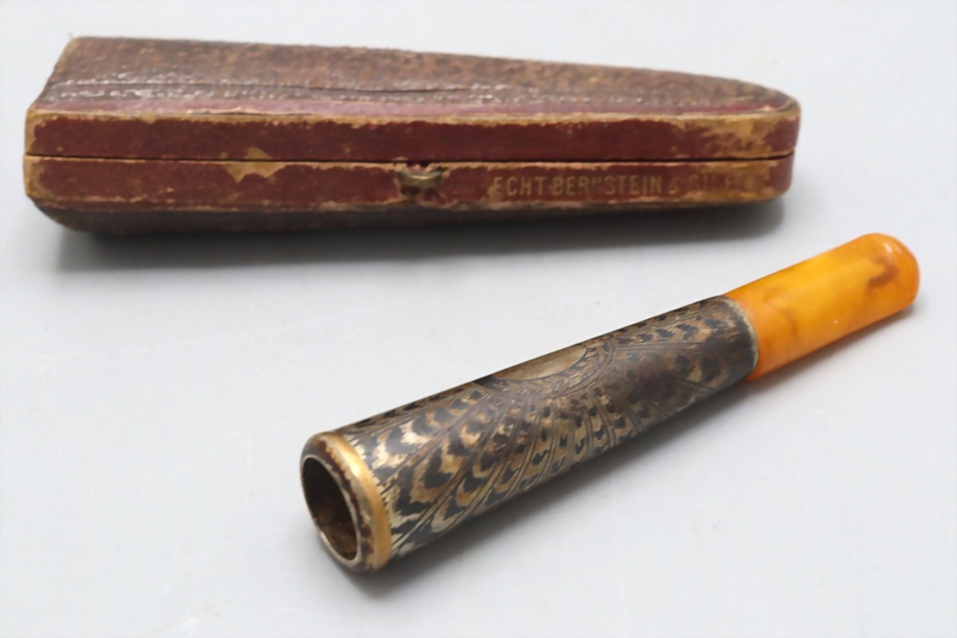 Zigarettenspitze / An amber cigarette holder - Bild 3 aus 4