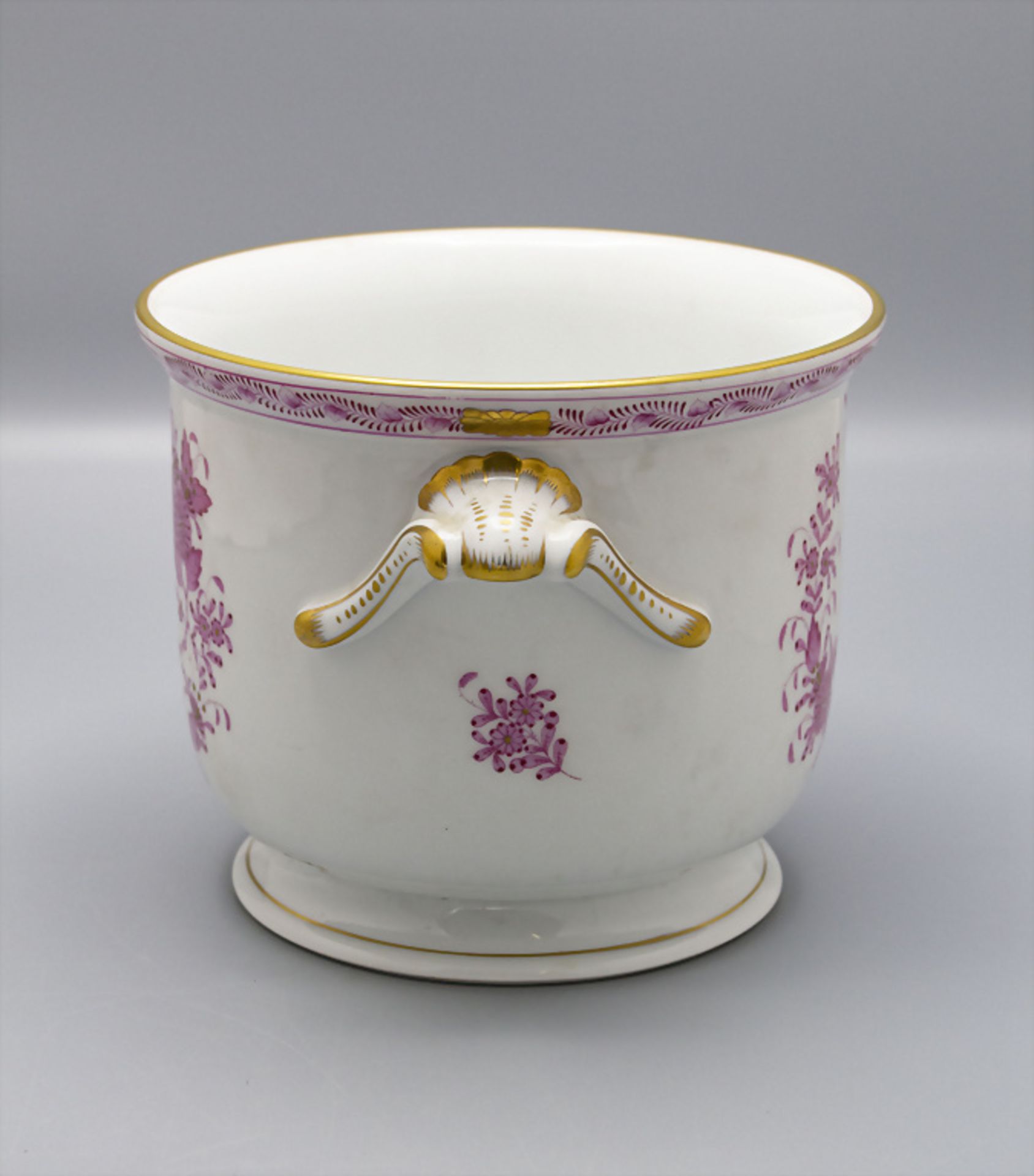 Cachepot mit Dekor 'Apponyi purpur' / A cachepot with handles, Herend, Ungarn, 2. Hälfte 20. Jh. - Bild 2 aus 4