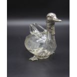 Likör-Karaffe in Form einer Ente / Aiguière canard en cristal et argent massif / A cristall ...