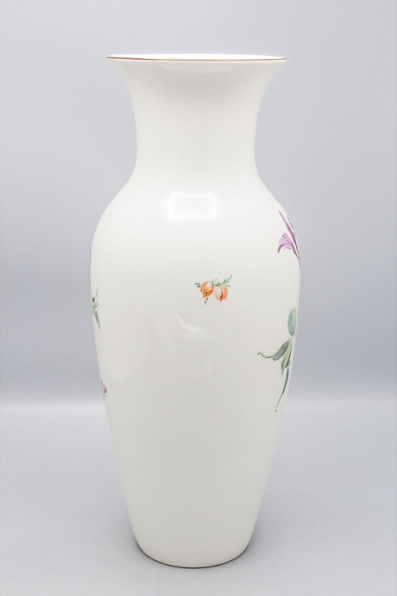 Vase mit Blumen / A vase with flowers, KPM Berlin, 2. Hälfte 20. Jh. - Bild 4 aus 5