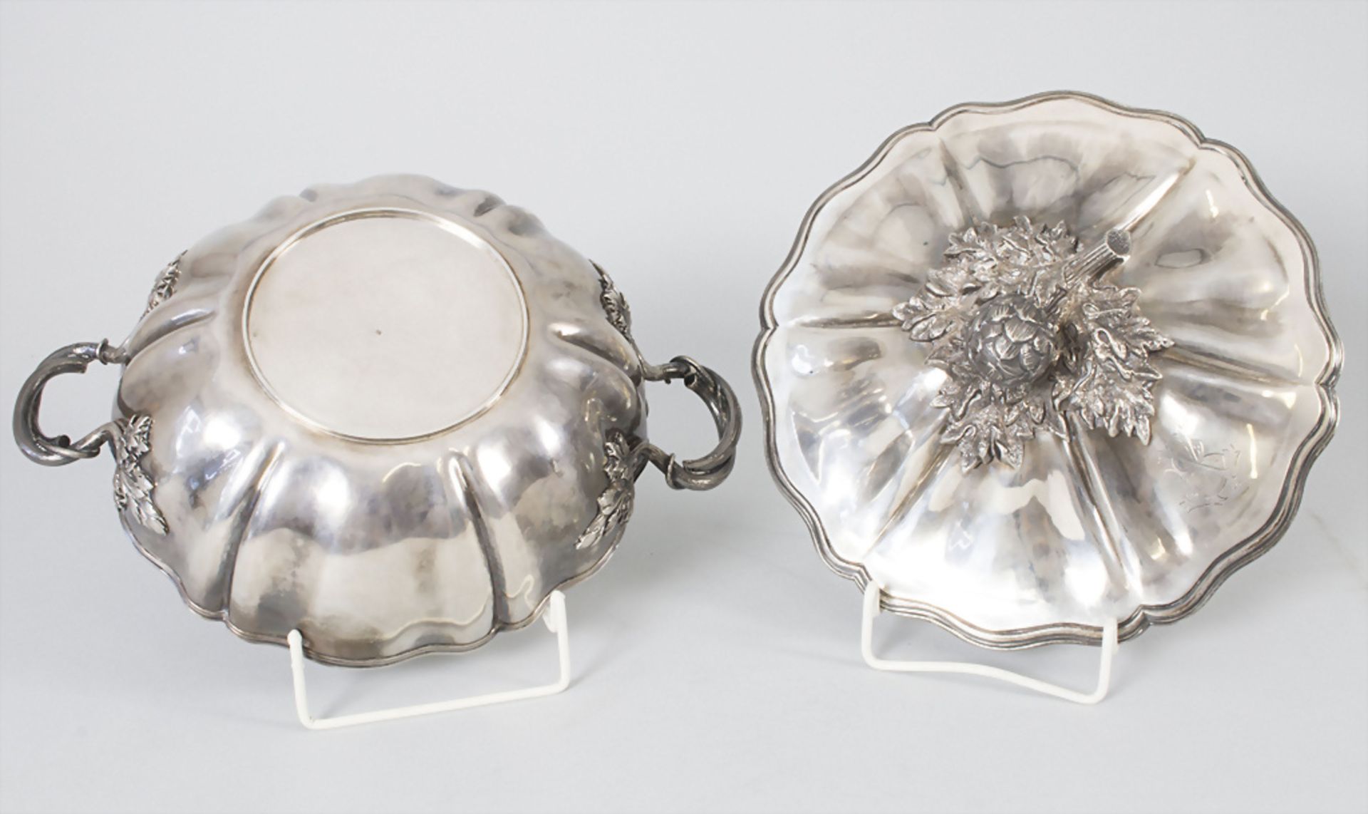 Deckelterrine / A covered silver tureen / Un légumier en argent, Paillard Freres, Paris, 1868-1888 - Image 6 of 12