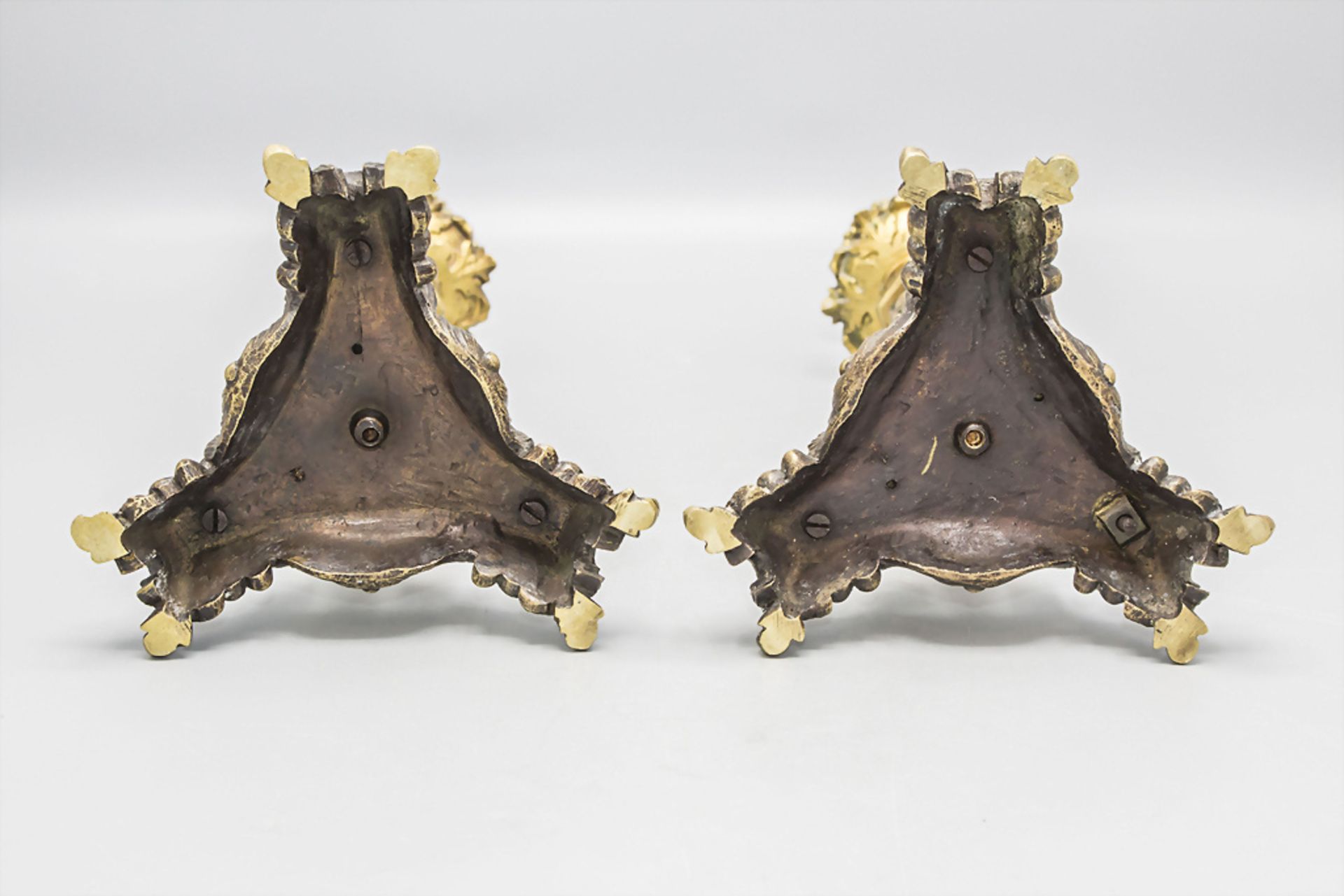 Paar Bronzeleuchter / A pair of bronze candle holders, 2. Hälfte 19. Jh. - Image 3 of 4