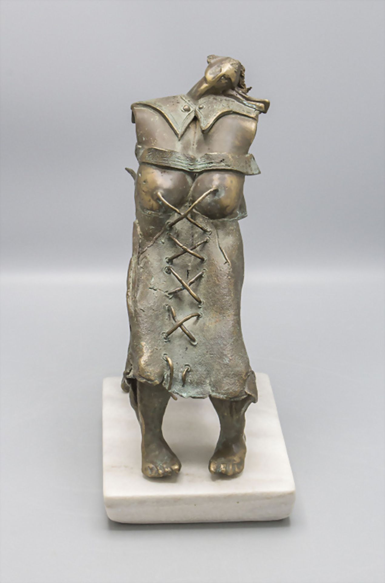 Bronze Skulptur 'Sitzender Akt' / A bronze sculpture of a 'Sitting nude' - Image 2 of 8
