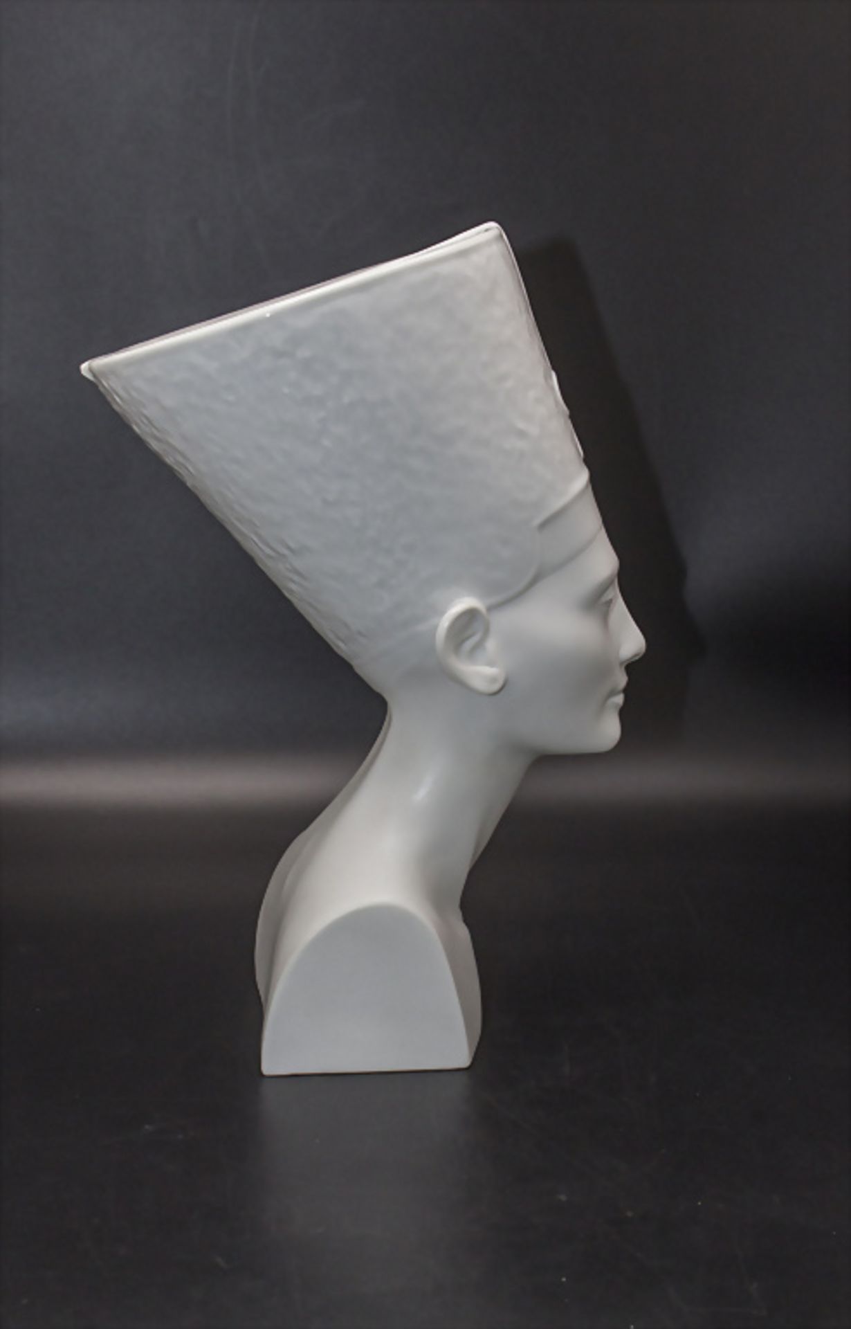 Porzellanfigur 'Büste der Nofretete' / A porcelain figure 'The bust of Nefertiti', Rosenthal, ... - Bild 4 aus 5