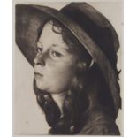 Joseph Uhl (1842-1916), 'Mädchen mit Hut' / 'Girl with hat', um 1900