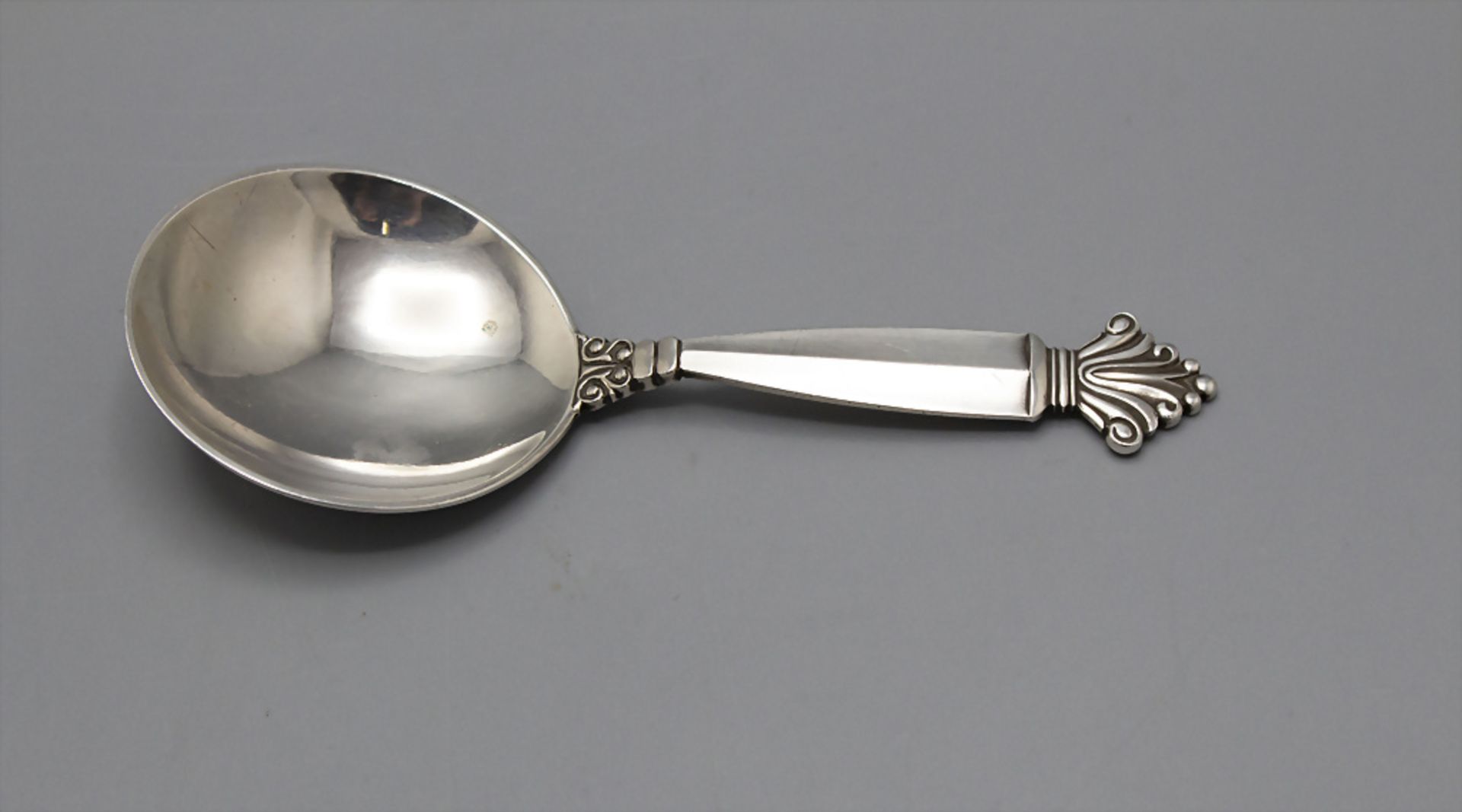 Zuckerlöffel 'Acanthus / Königin / Dronning' / A Sterling silver sugar spoon 'Acanthus', ...