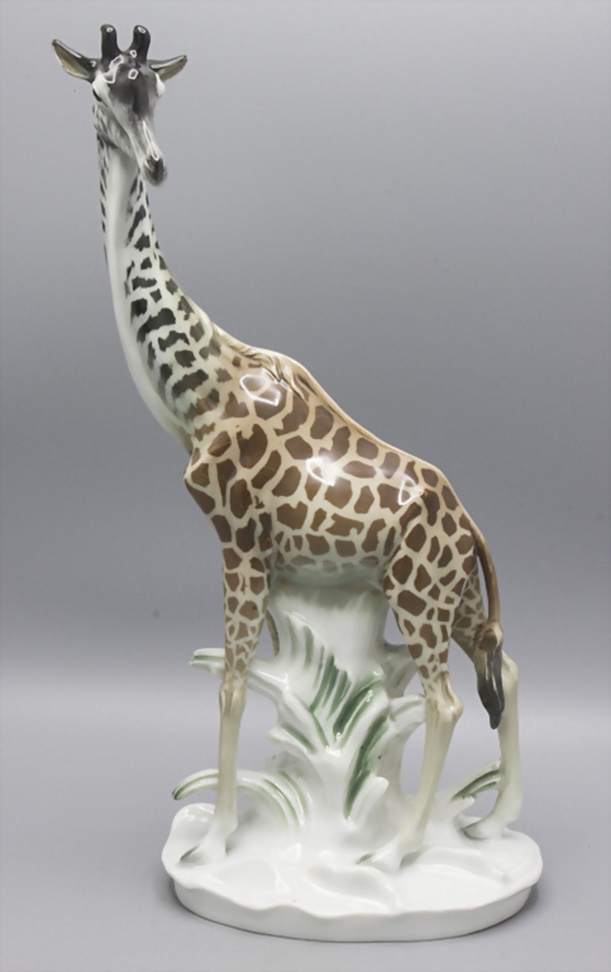 Große und sehr seltene Tierfigur 'Giraffe' / A large and very rare animal sculpture of a ... - Image 2 of 5