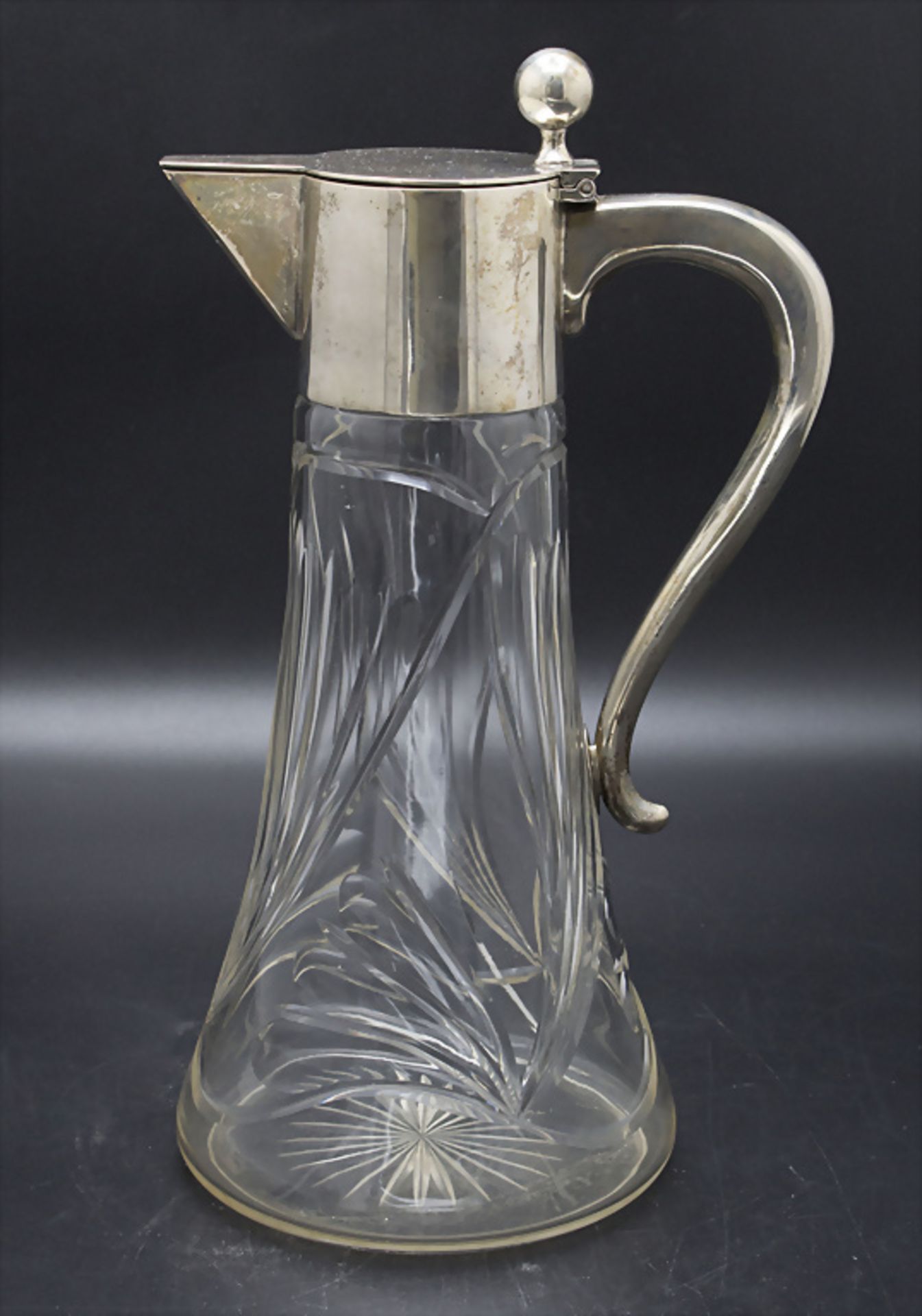 Glaskanne mit Silbermontur / A cut glass decanter with silver mount, deutsch, um 1920
