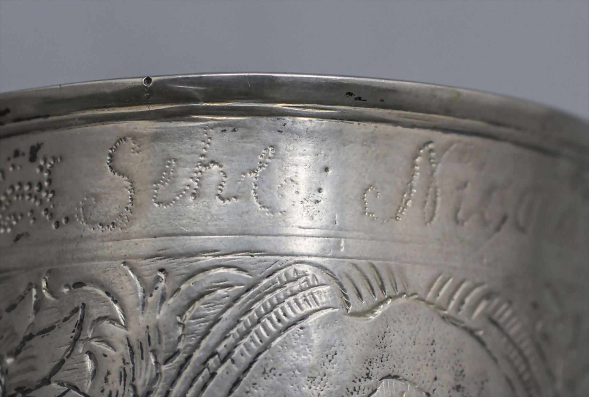 Kugelfußbecher / A silver beaker on ball feet, norddeutsch oder Friesland, 18. Jh. - Image 7 of 11