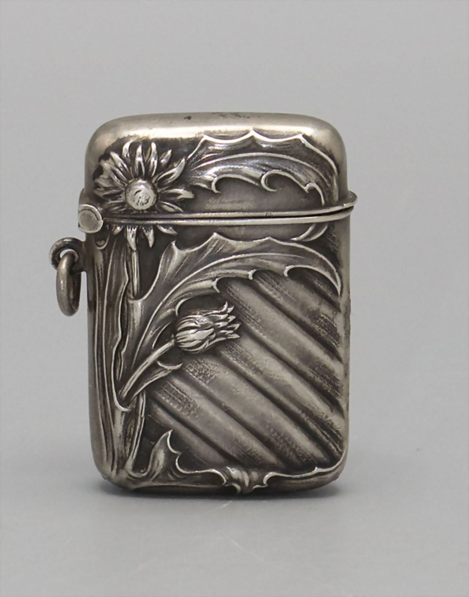 Jugendstil Streichholzetui mit Löwenzahn / An Art Nouveau silver match holder with dandilions, ...