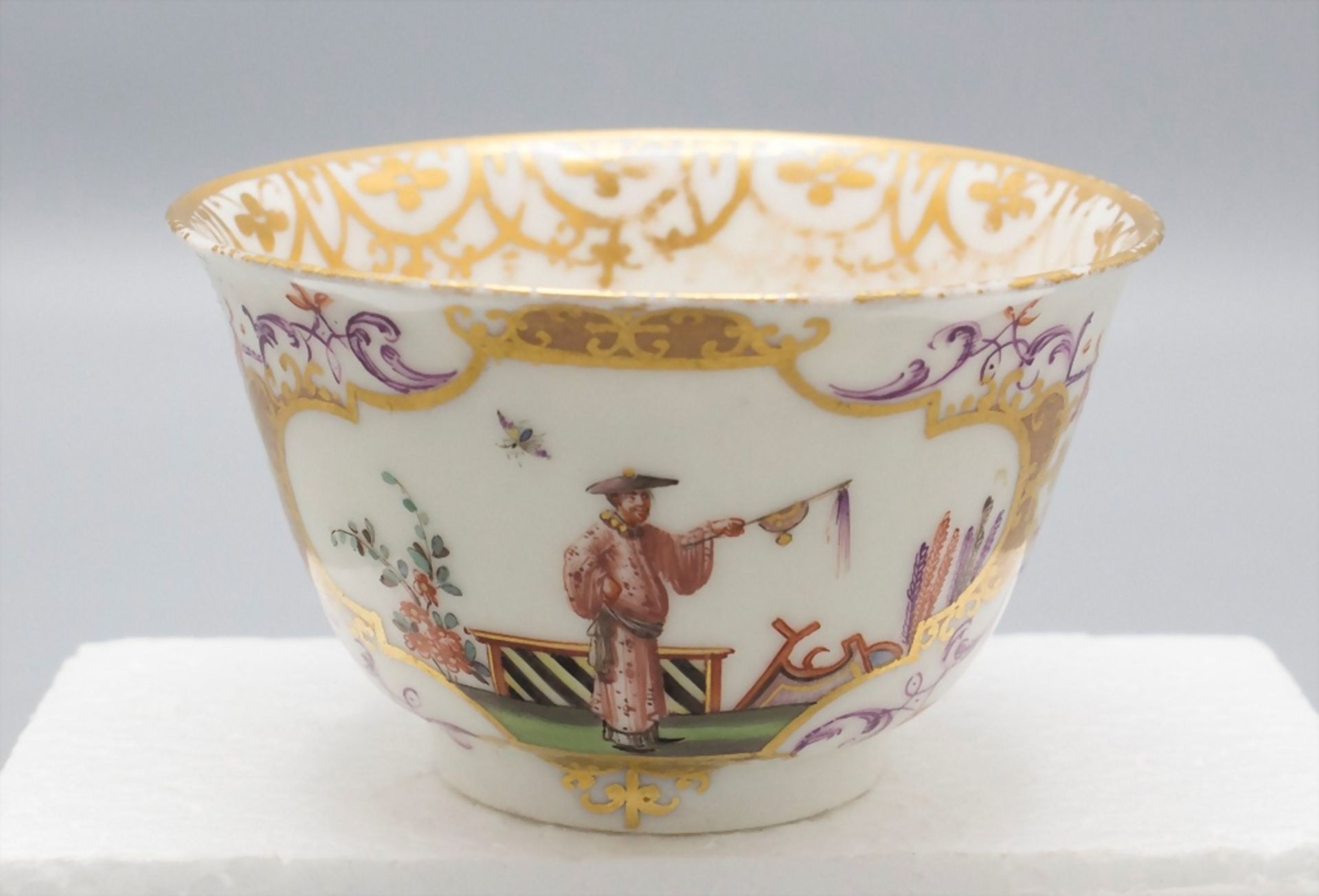 Frühes Koppchen und Unterschale mit Höroldt-Chinoiserien / An early tea bowl / coupling with ... - Image 3 of 5