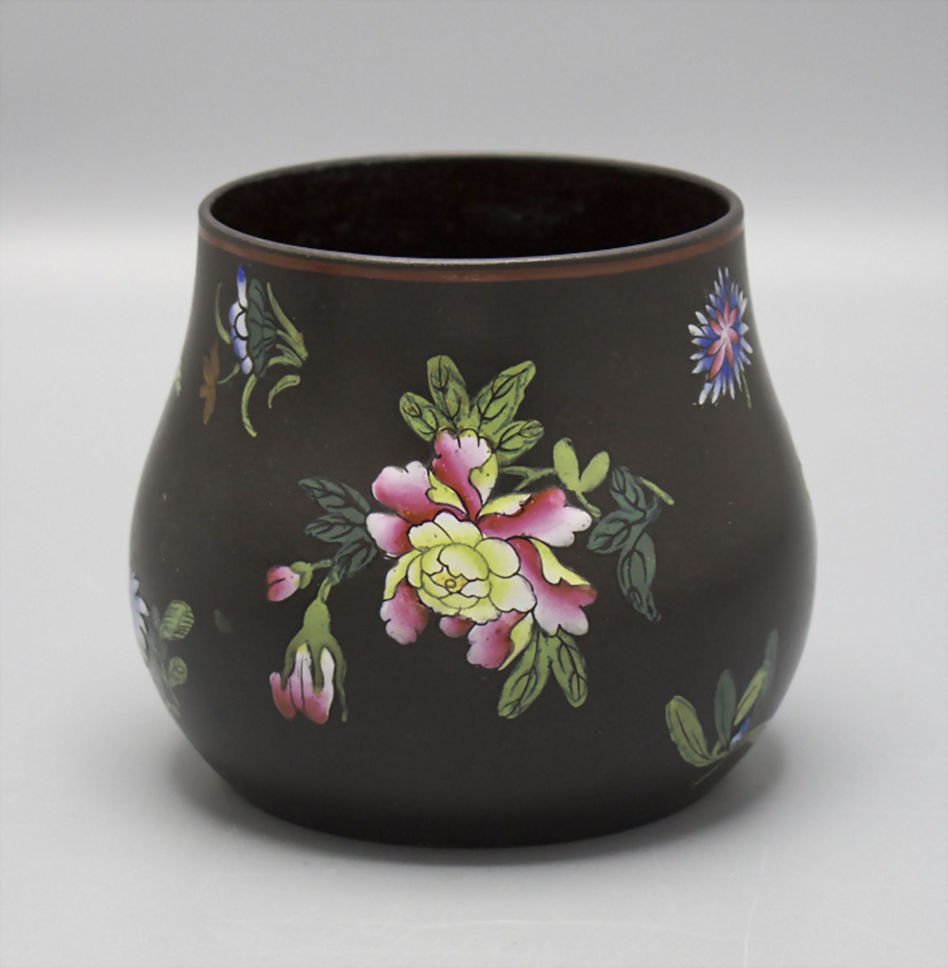 Black Basalt Vase 'Capri' / A black basalt ware vase with flowers, Wedgwood, um 1820 - Image 3 of 5